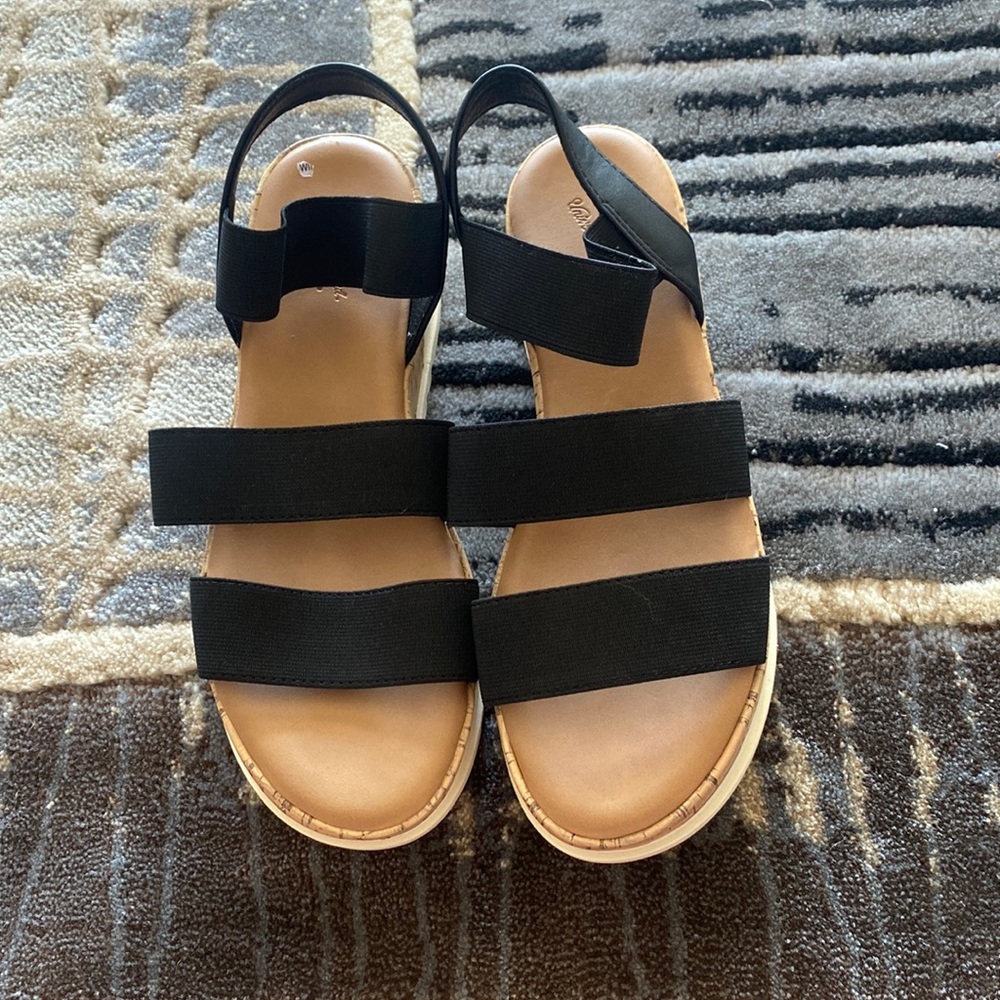 Never worn platform sandals!!!